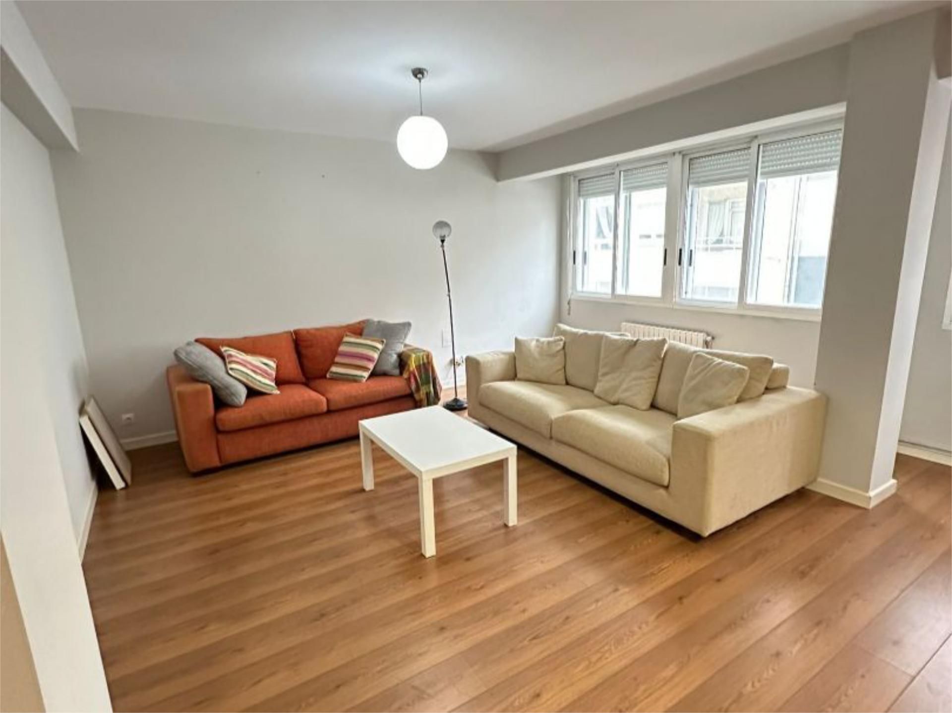 Piso en venta en Rúa do Home Santo, 66, Campus Norte - San Caetano Sala de estar de Piso en venta en Santiago de Compostela con Calefacción, Parquet y Trastero