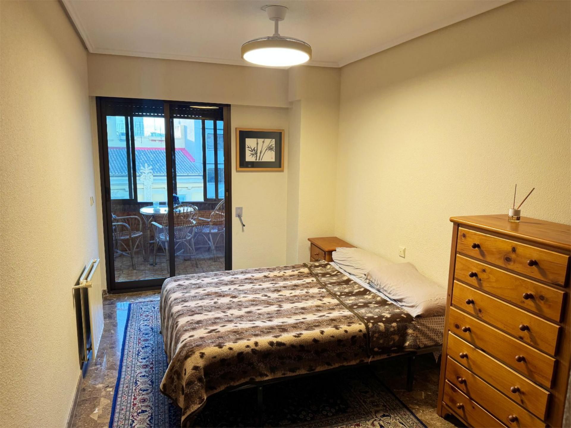 Pis per a compartir a Plaza Tetuán, 15, La Xerea Dormitori de Pis per a compartir en Valencia Capital amb Aire condicionat, Calefacció i Terrassa