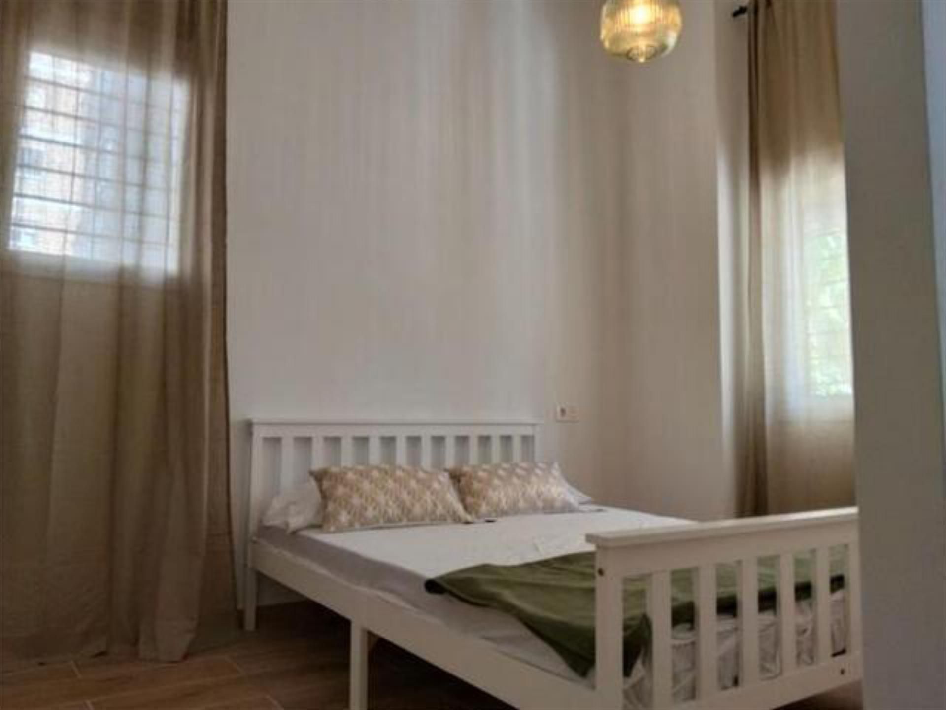 Apartament en venda a Los Guindos - Parque Mediterráneo - Santa Paula Dormitori de Apartament en venda en Málaga Capital