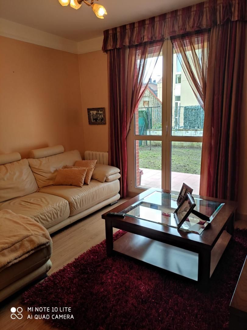 Sala d'estar de Pis en venda en Piélagos amb Calefacció, Jardí privat i Parquet