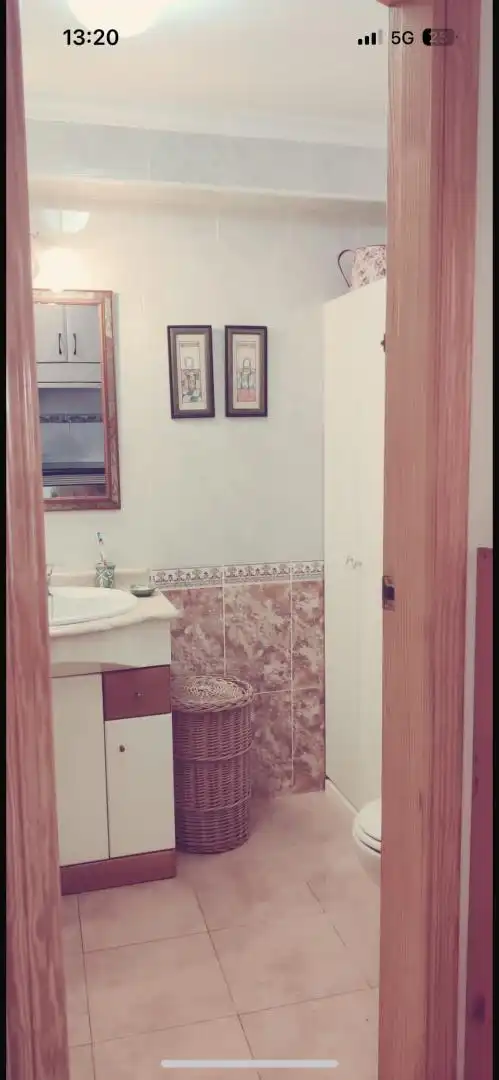 Badezimmer von Wohnung zur Miete in La Manga del Mar Menor mit Klimaanlage, Heizung und Privatgarten