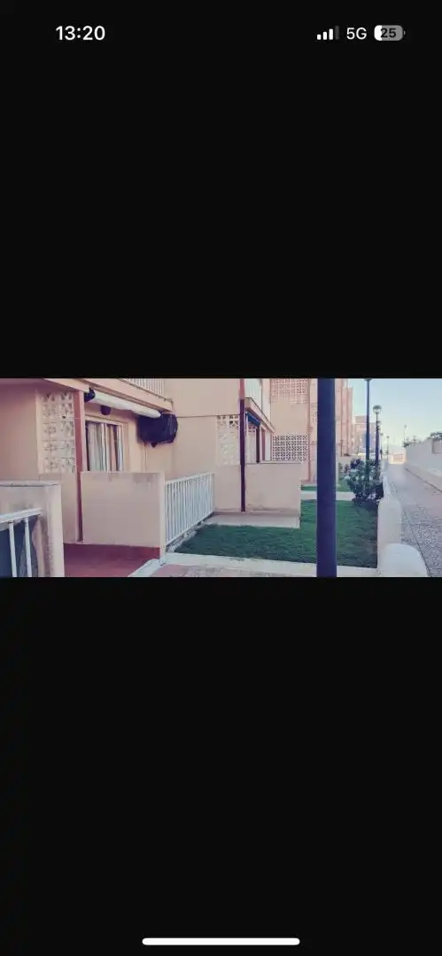 Außenansicht von Wohnung zur Miete in La Manga del Mar Menor mit Klimaanlage, Heizung und Privatgarten