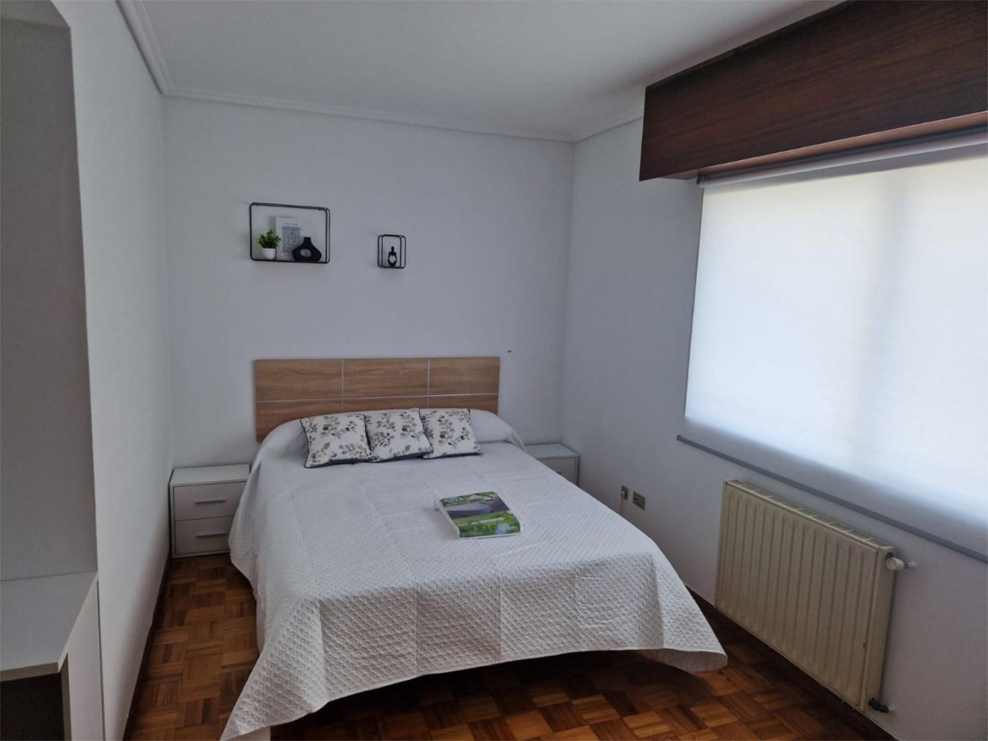 Habitación de Piso para compartir en Carballo con Amueblado