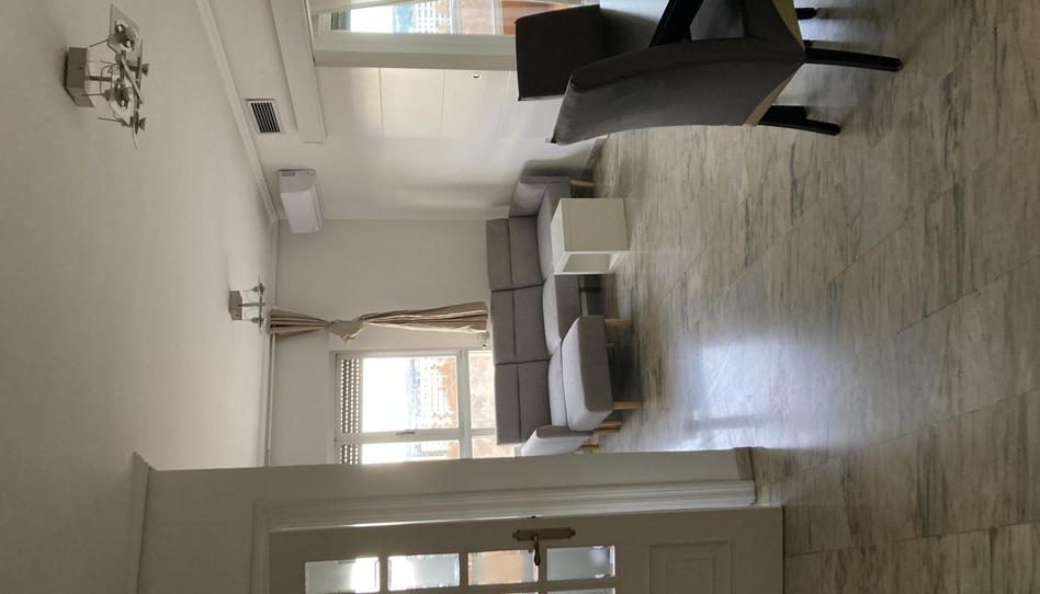 Apartamento de alquiler en Calle Virgen de la Cinta, 21, Los Remedios, Sevilla - imagen 1 Foto 1 de Apartamento de alquiler en Calle Virgen de la Cinta, 21, Los Remedios, Sevilla