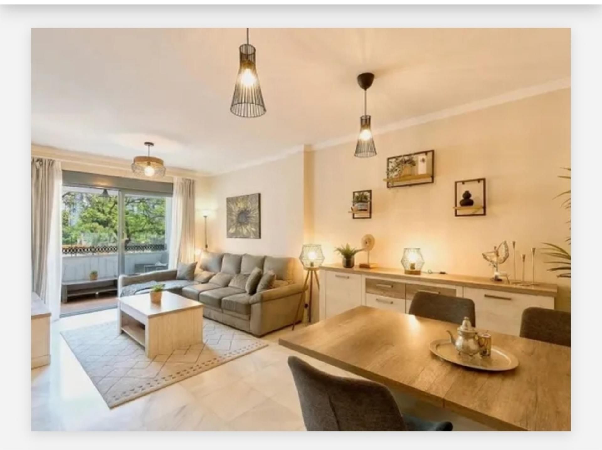 Casa adosada en venta en Avenida de Los Abedules, 19, Solymar Sala de estar de Casa adosada en venta en Benalmádena con Terraza