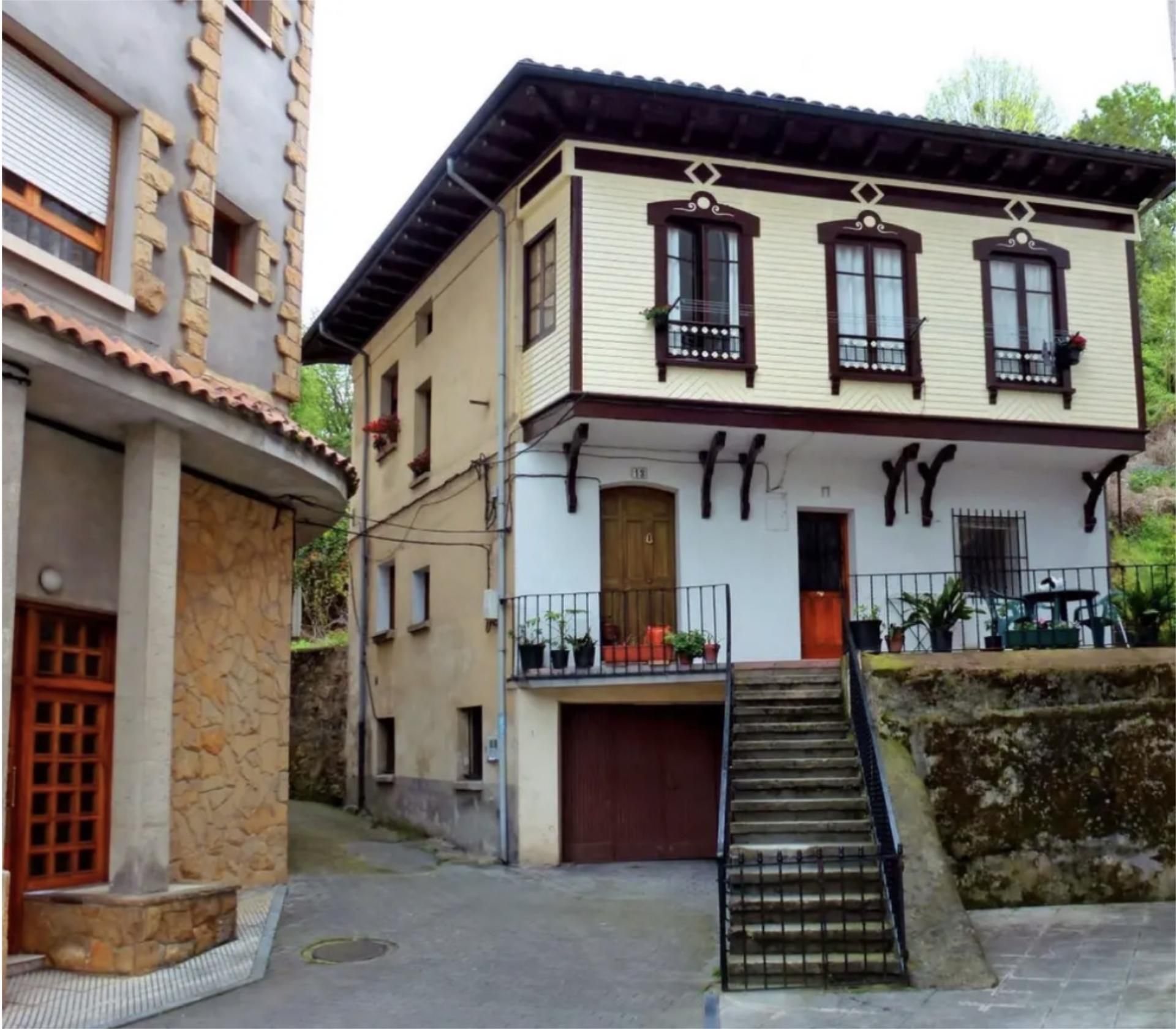 Vista exterior de Pis en venda en Piloña amb Jardí privat, Parquet i Terrassa