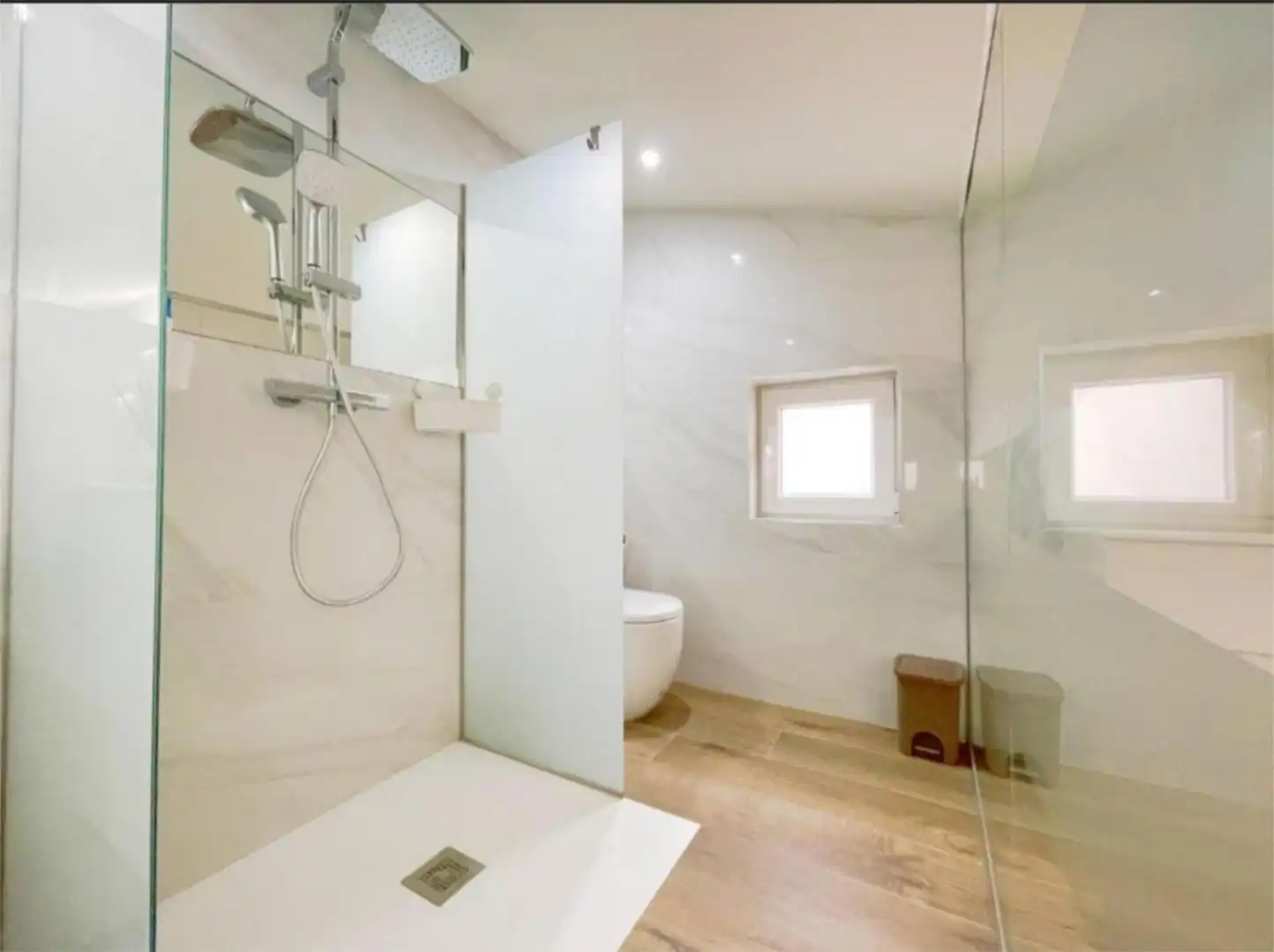Apartments for sale in Avenida Ordoño II, 10, Centro Ciudad Bathroom of Apartments for sale in León Capital with Air Conditioner, Heating and Parquet flooring