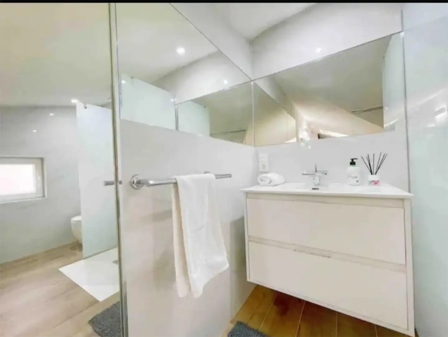 Apartments for sale in Avenida Ordoño II, 10, Centro Ciudad Bathroom of Apartments for sale in León Capital with Air Conditioner, Heating and Parquet flooring