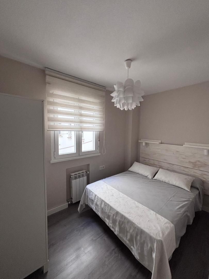 Bedroom of Flat to rent in Salamanca Capital  with Heating, Parquet flooring and Furnished