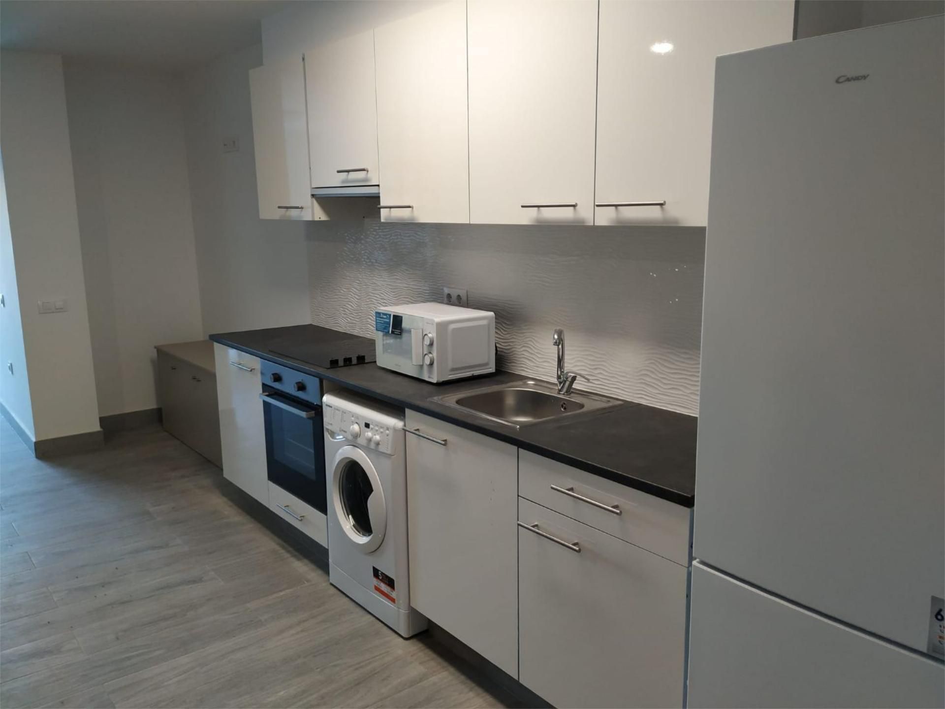 Pis de lloguer a Carrer del Guitarrista Salvador Garcia, Corea Cuina de Pis de lloguer en Gandia amb Aire condicionat, Calefacció i Terrassa