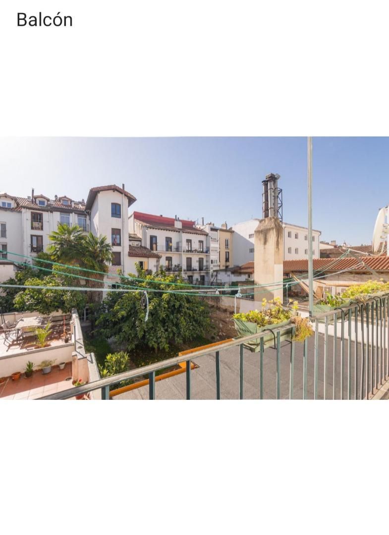 Vista exterior de Pis en venda en  Pamplona / Iruña amb Moblat i Balcó