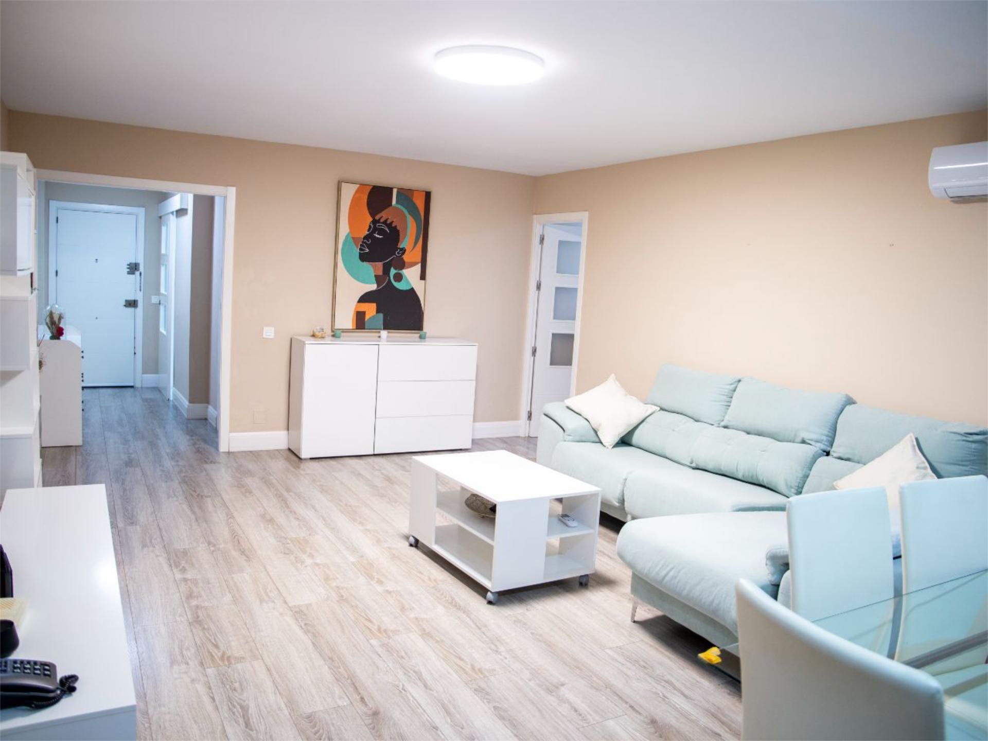 Pis en venda a Calle Patio del Cura, 4, La Victoria Sala d'estar de Pis en venda en Melilla Capital amb Aire condicionat i Piscina