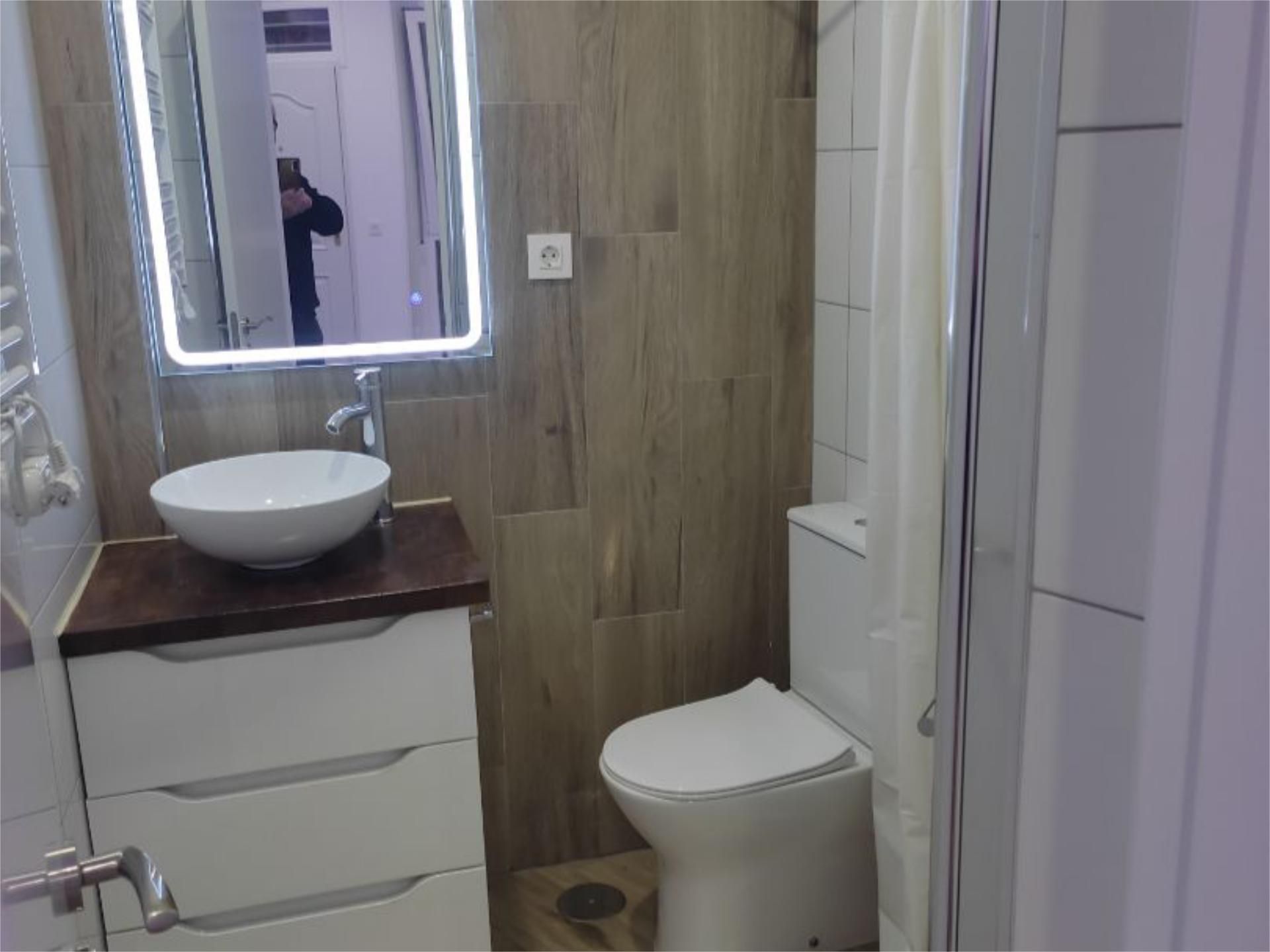 Flat to rent in Calle de Antonio López, Comillas Bathroom of Flat to rent in Madrid Capital with Air Conditioner