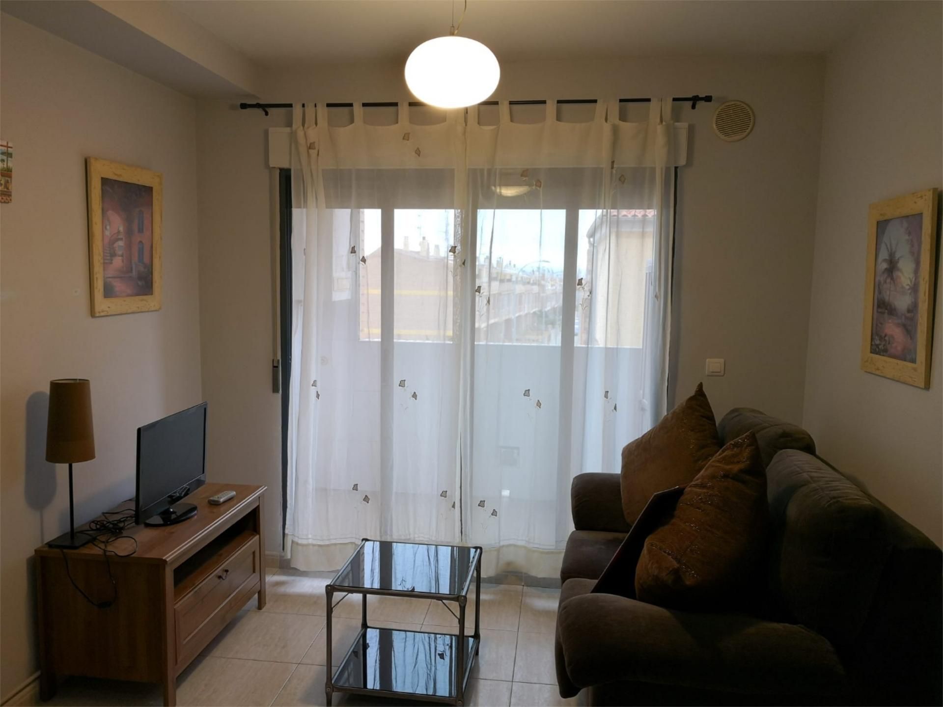 Sala d'estar de Pis de lloguer en Almansa amb Calefacció, Moblat i Forn