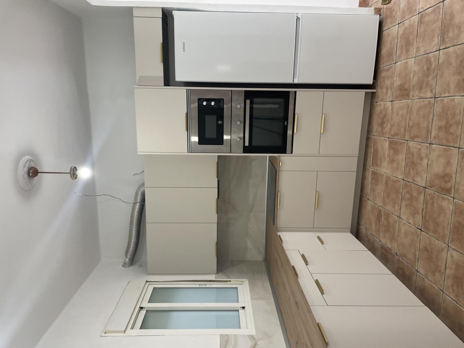 Cuina de Pis per a compartir en Gandia amb Parquet, Terrassa i Moblat