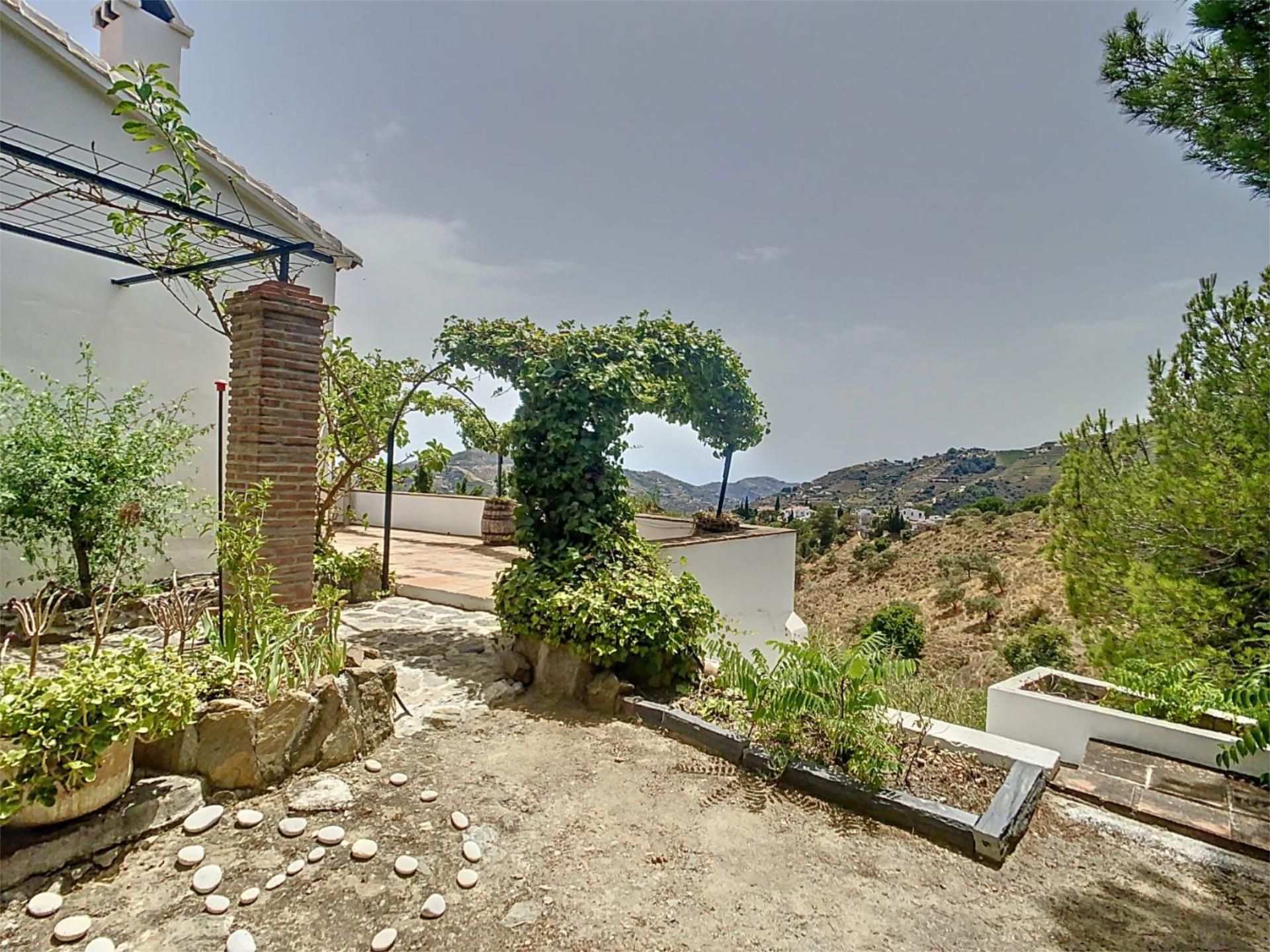 House or chalet for sale in Camino de Benamayor, 115o, Cómpeta Garden of House or chalet for sale in Cómpeta with Terrace