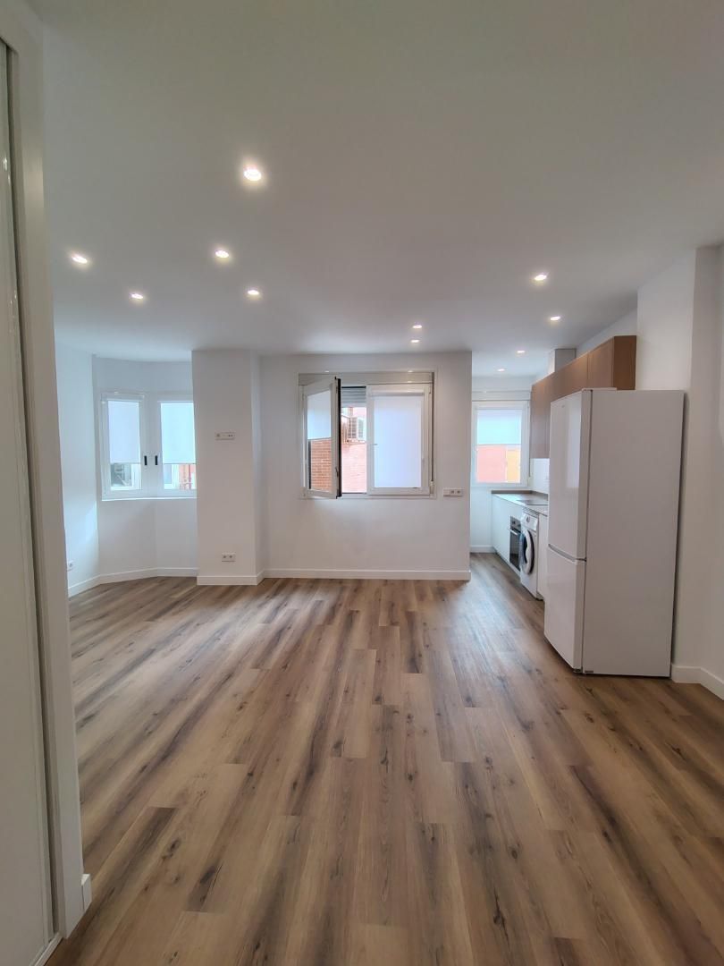 Estudi en venda a Calle de las Peñuelas, 26, Acacias Cuina de Estudi en venda en Madrid Capital amb Aire condicionat, Calefacció i Jardí privat