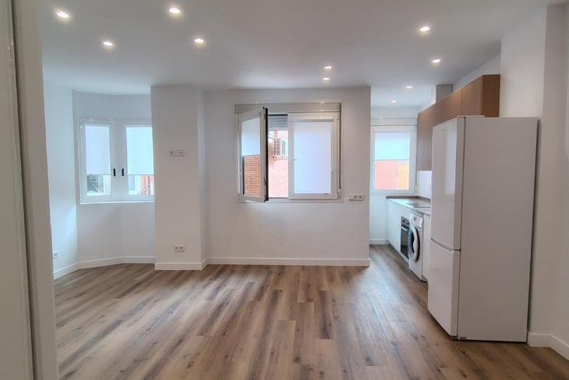 Estudi en venda a Calle de las Peñuelas, 26, Acacias, Madrid - imatge 1 Foto 1 de Estudi en venda a Calle de las Peñuelas, 26, Acacias, Madrid