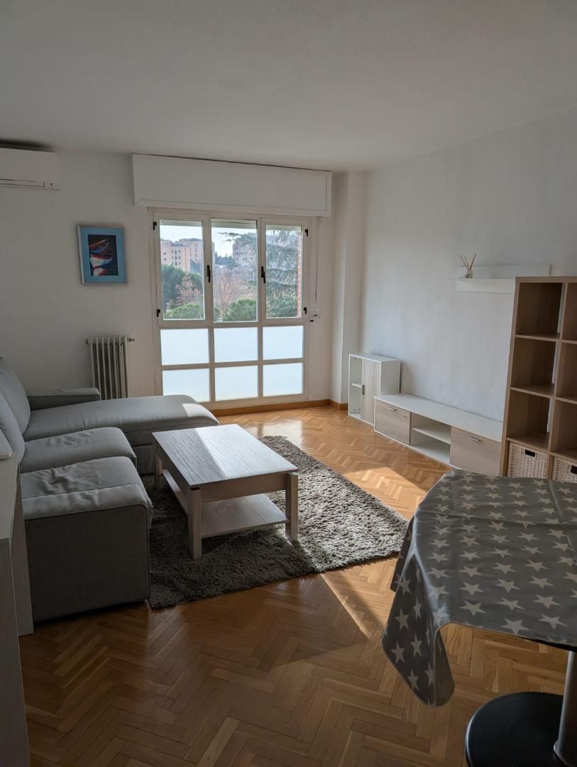 Flat to share in Calle de Haendel, 5, Conde Orgaz - Piovera Flat to share in Calle de Haendel, 5, Conde Orgaz - Piovera