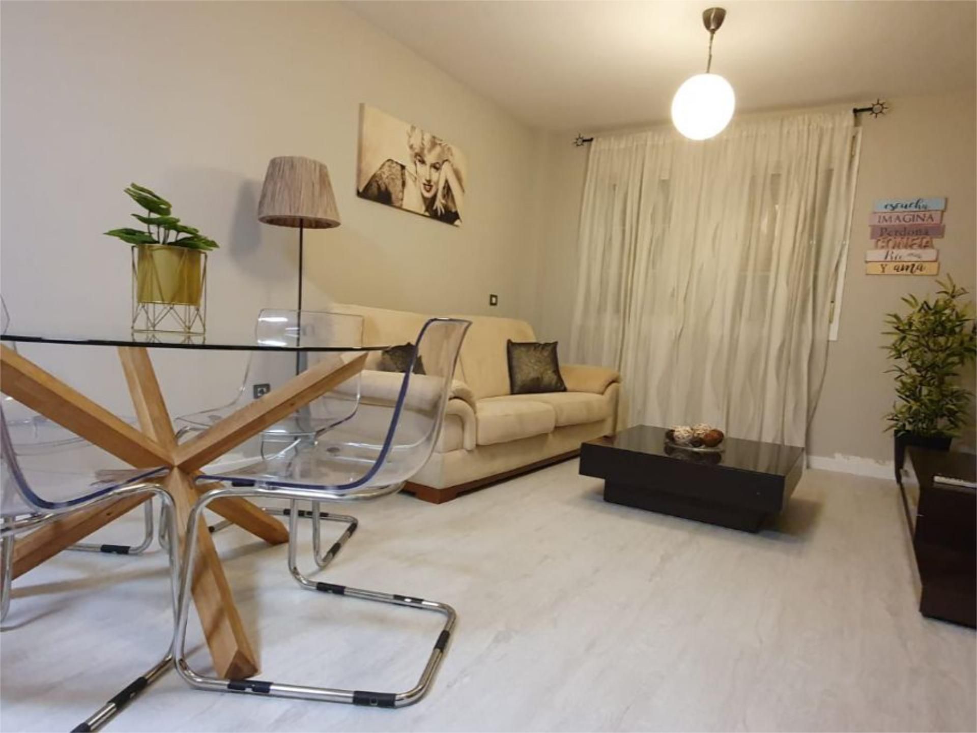 Piso de alquiler en Calle Alderete, 32, El Molinillo - Capuchinos Sala de estar de Piso de alquiler en Málaga Capital con Aire acondicionado, Parquet y Amueblado