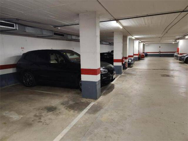 Garaje en Alquiler en La Vall d'Hebron