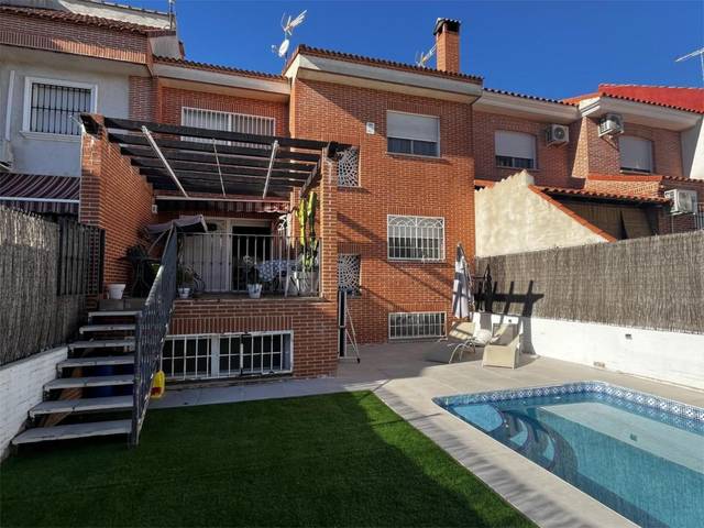 Casa-chalet en Venta en Calle Cortés Castellanas, 15 en Covadonga - Los Manzanos