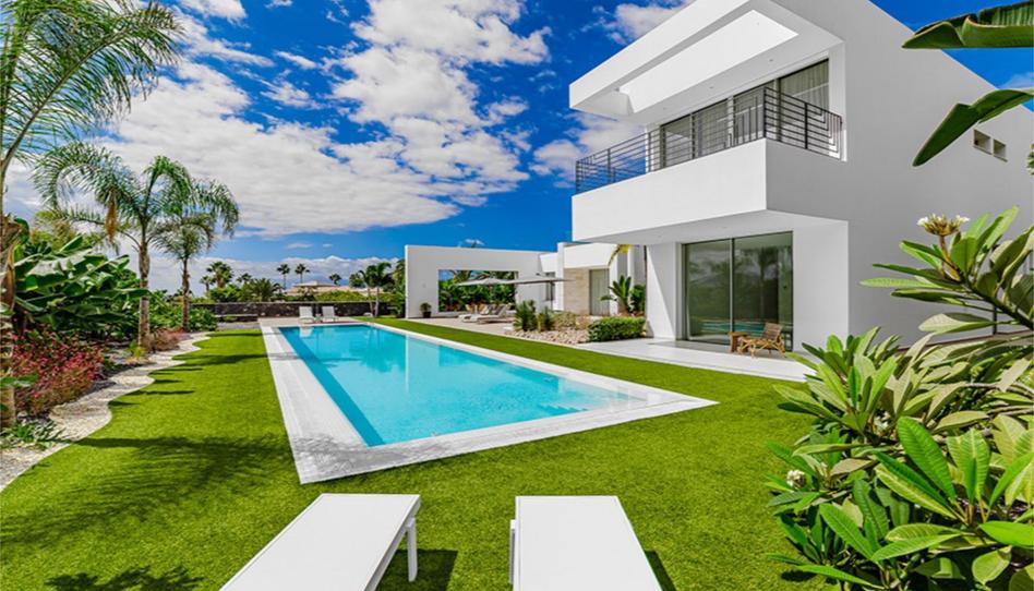 House or chalet for sale in Avenida de la Macaronesia, 2187, La Caleta, Santa Cruz de Tenerife - image 1 Photo 1 of House or chalet for sale in Avenida de la Macaronesia, 2187, La Caleta, Santa Cruz de Tenerife