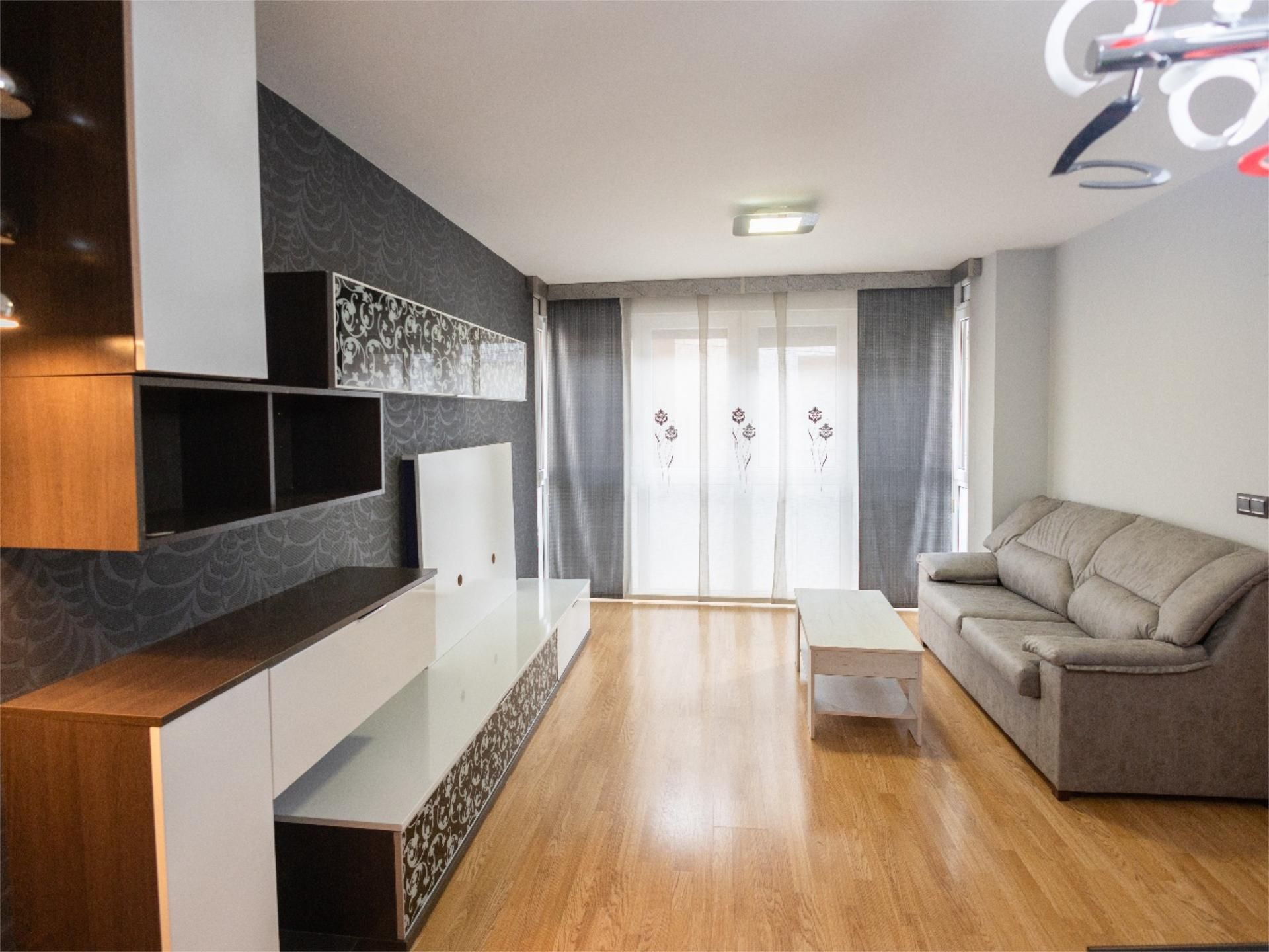 Living room of Flat to rent in Petrer  with Parquet flooring, Swimming Pool and Furnished