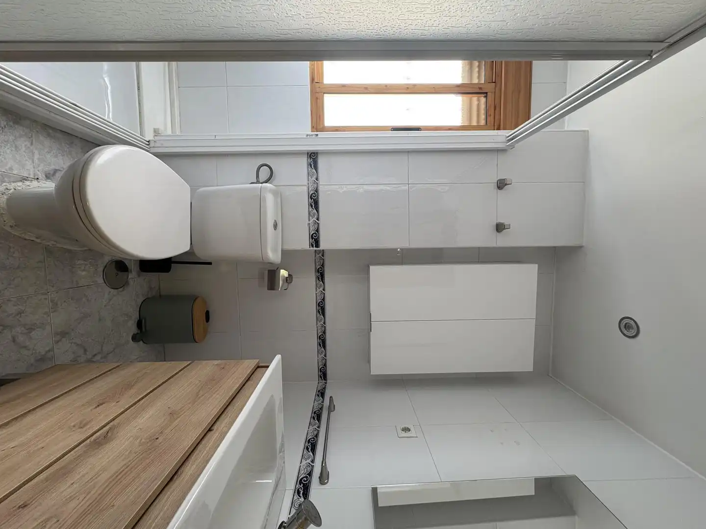Habitación en Calle Periodista Luis de Vicente, Campo Verde Baño de Apartamento para compartir en Granada con Calefacción, Jardín privado y Terraza