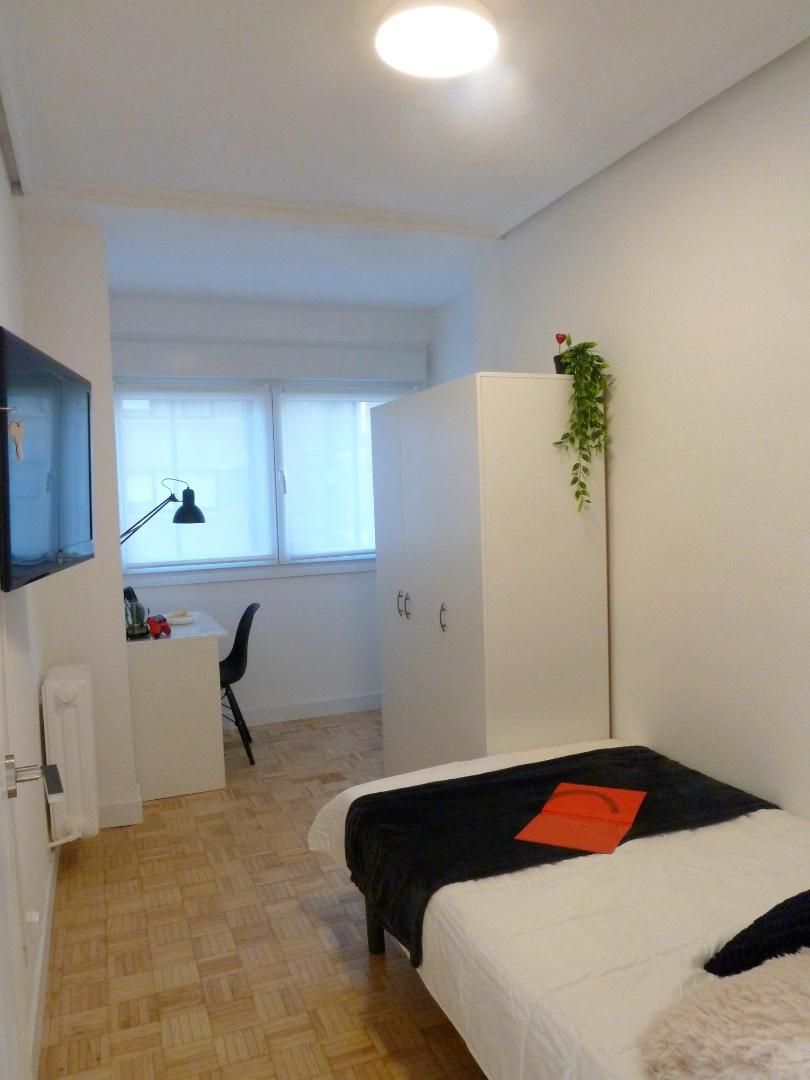 Dormitori de Pis en venda en  Pamplona / Iruña amb Calefacció, Moblat i Forn