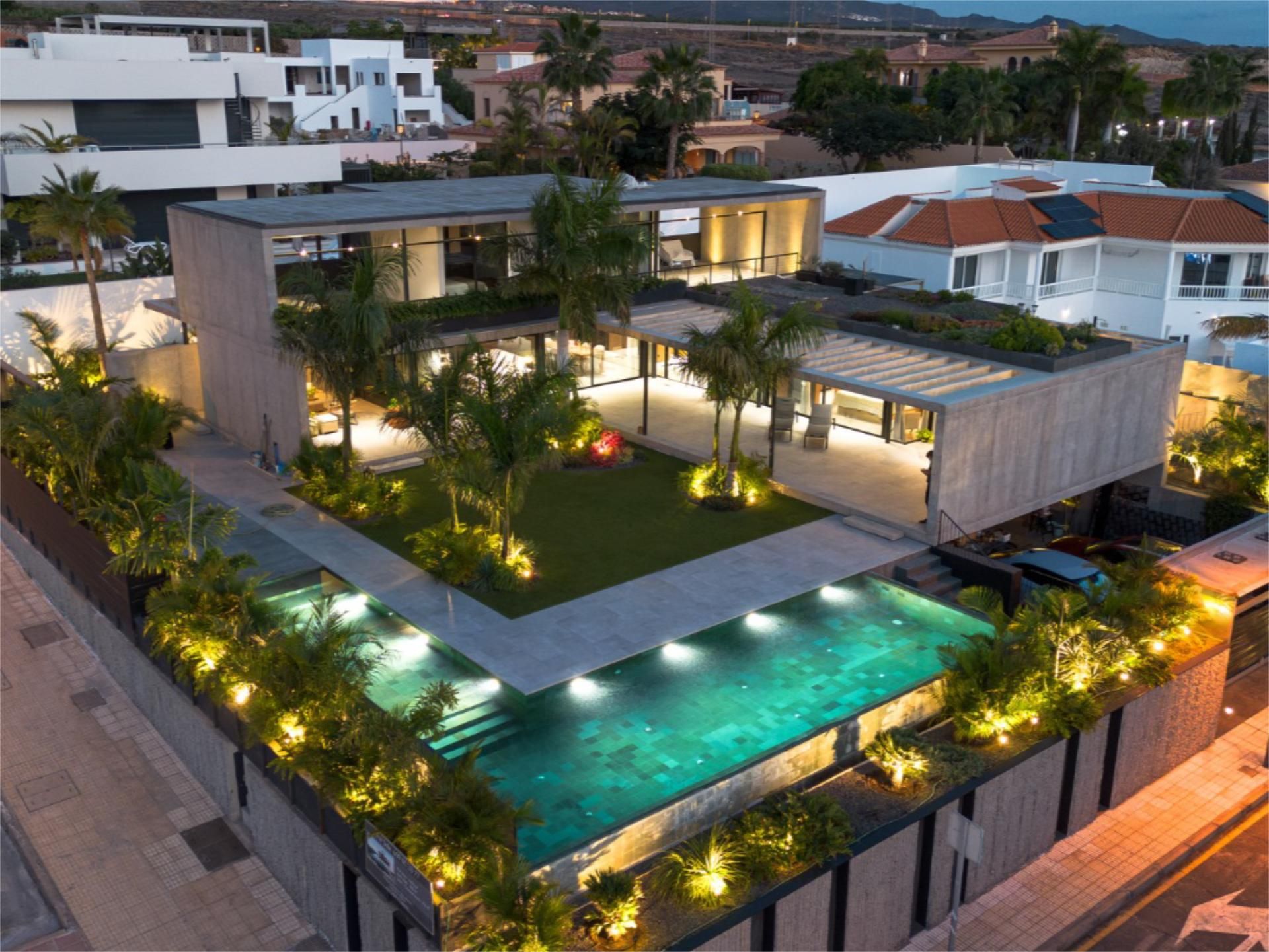 Piscina de Casa o xalet en venda en Adeje amb Aire condicionat, Calefacció i Jardí privat