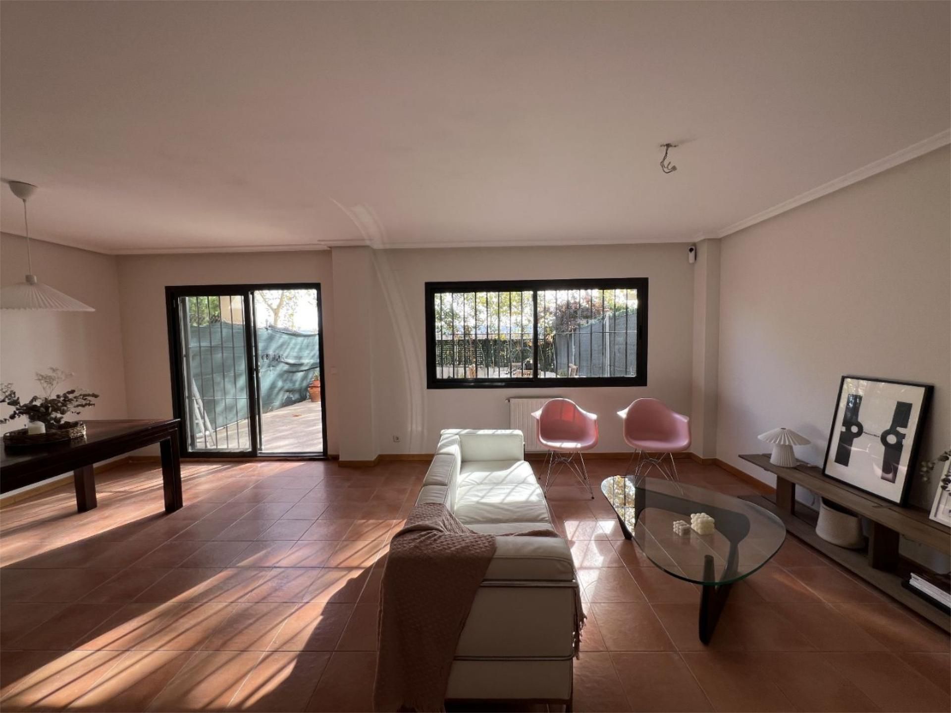 Sala d'estar de Pis en venda en Aranjuez amb Aire condicionat, Calefacció i Jardí privat