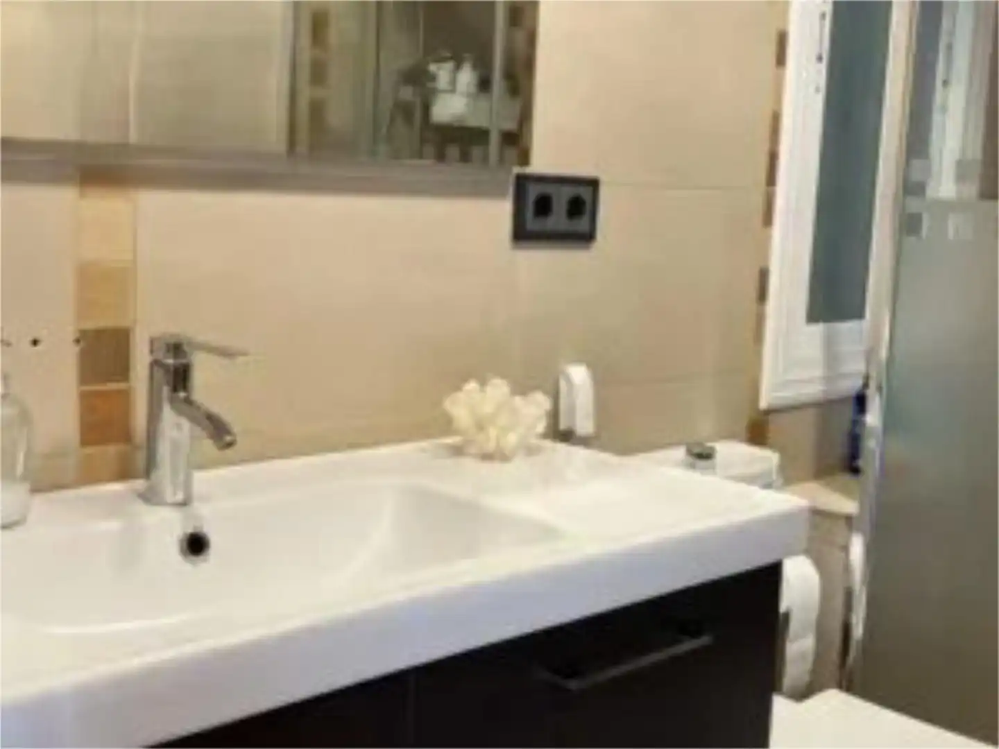 Bathroom of Flat for sale in Terrassa  with Air Conditioner, Terrace and Balcony