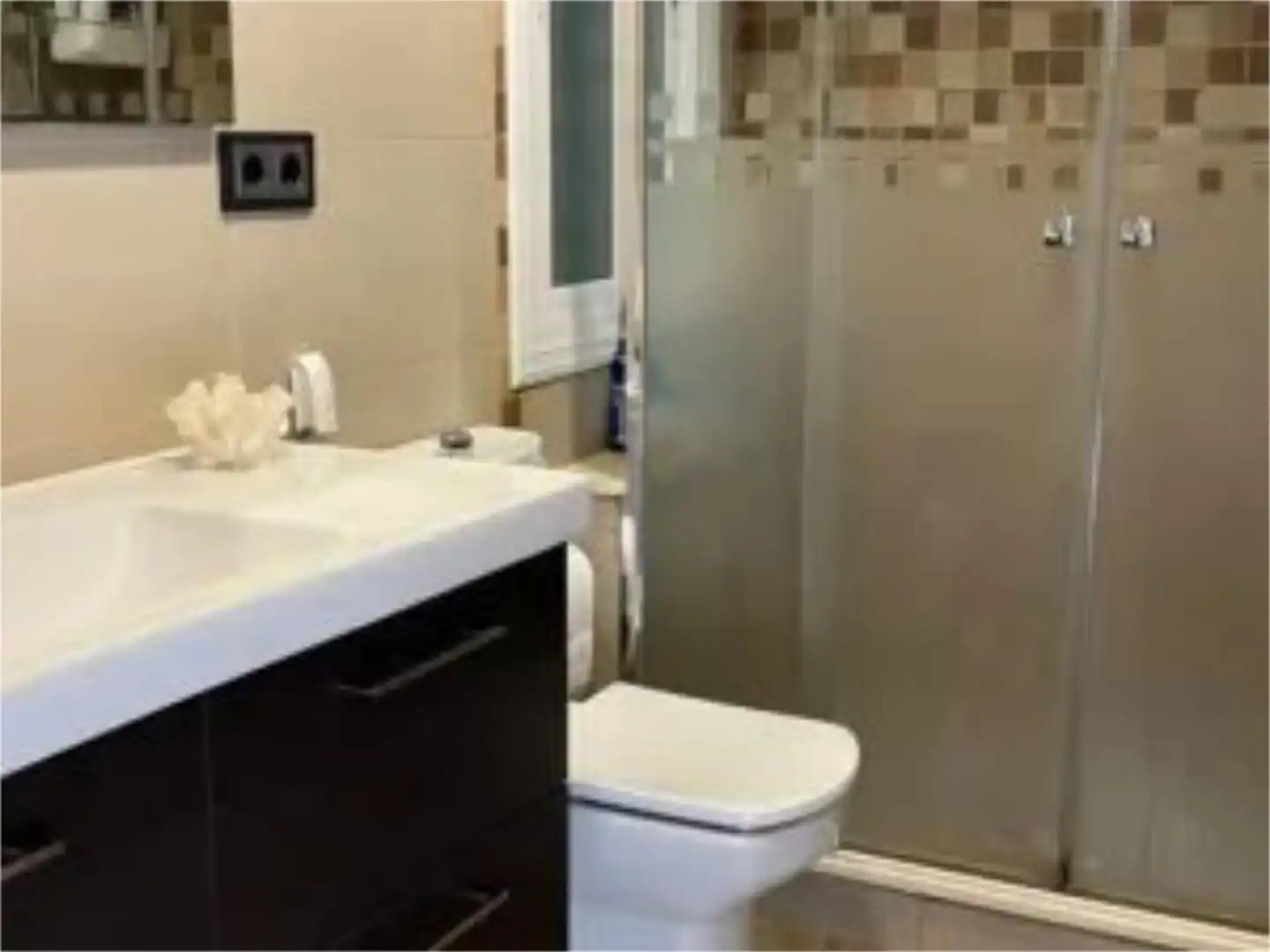 Bathroom of Flat for sale in Terrassa  with Air Conditioner, Terrace and Balcony