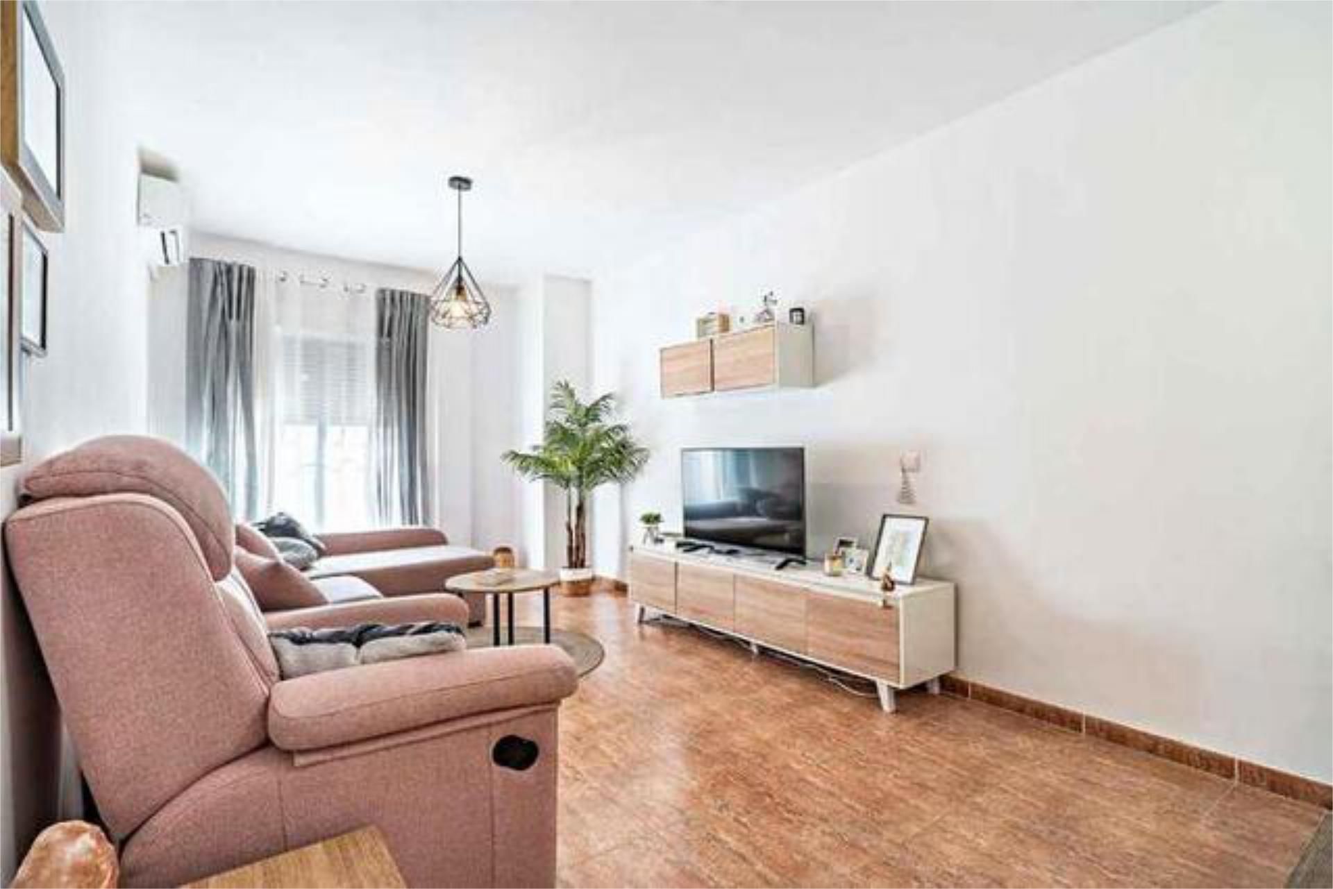 Sala d'estar de Pis de lloguer en Roquetas de Mar amb Calefacció i Moblat