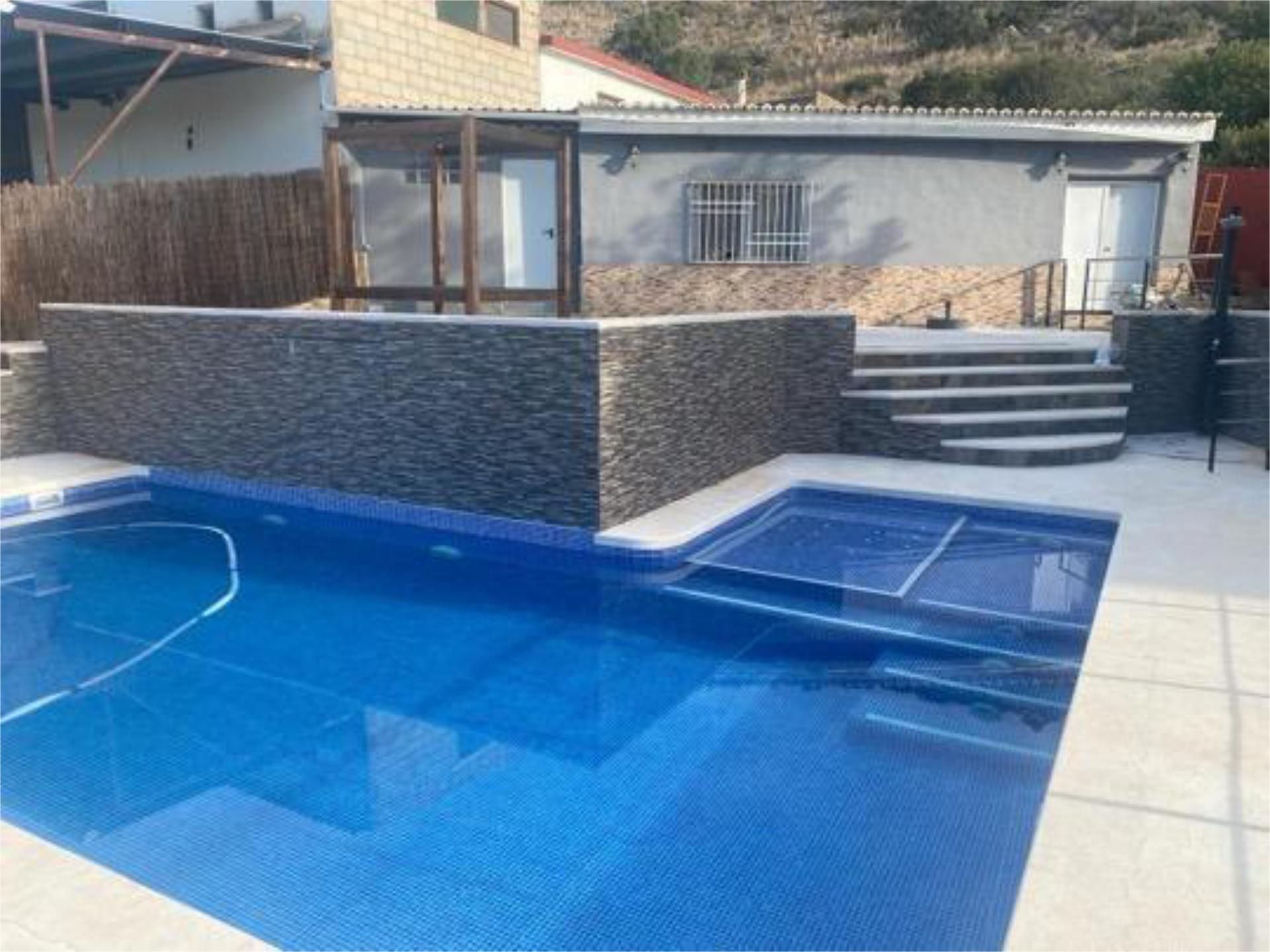 Casa adosada per a compartir a Aldaia Piscina de Casa adosada per a compartir en Aldaia amb Calefacció, Jardí privat i Terrassa