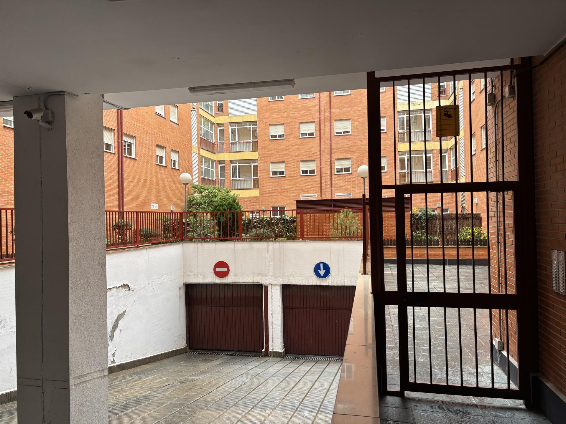 Parking of Flat for sale in Parla  with Air Conditioner and Balcony