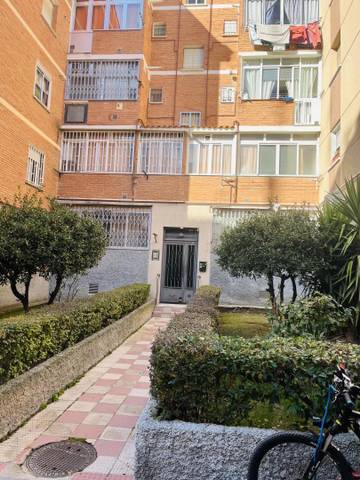 Piso en Venta en Calle de Alora, 22 en Palomeras Sureste
