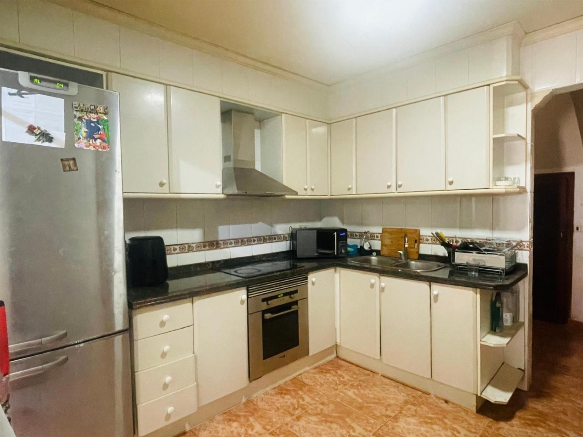 Cuina de Casa adosada en venda en Piles amb Aire condicionat, Terrassa i TV