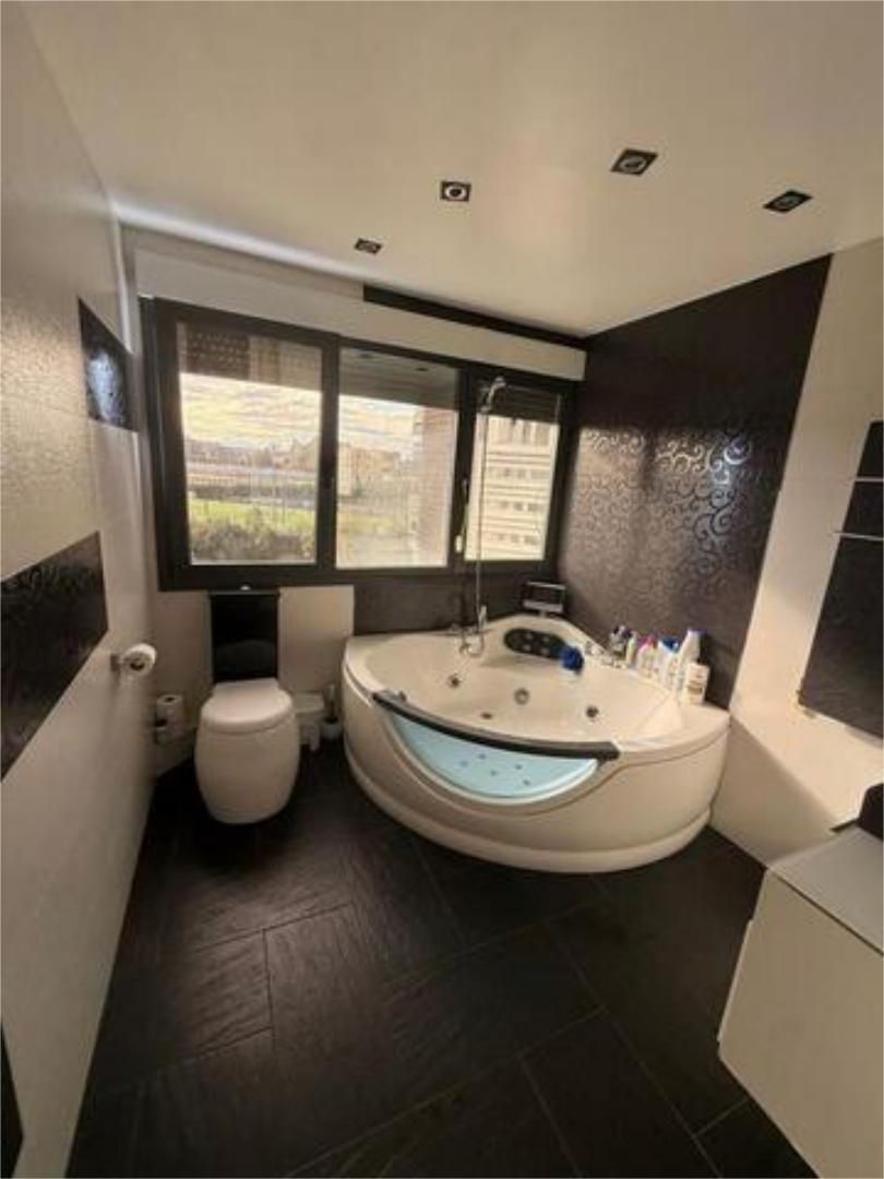 Baño de Piso en venta en Donostia - San Sebastián  con Calefacción, Terraza y Amueblado