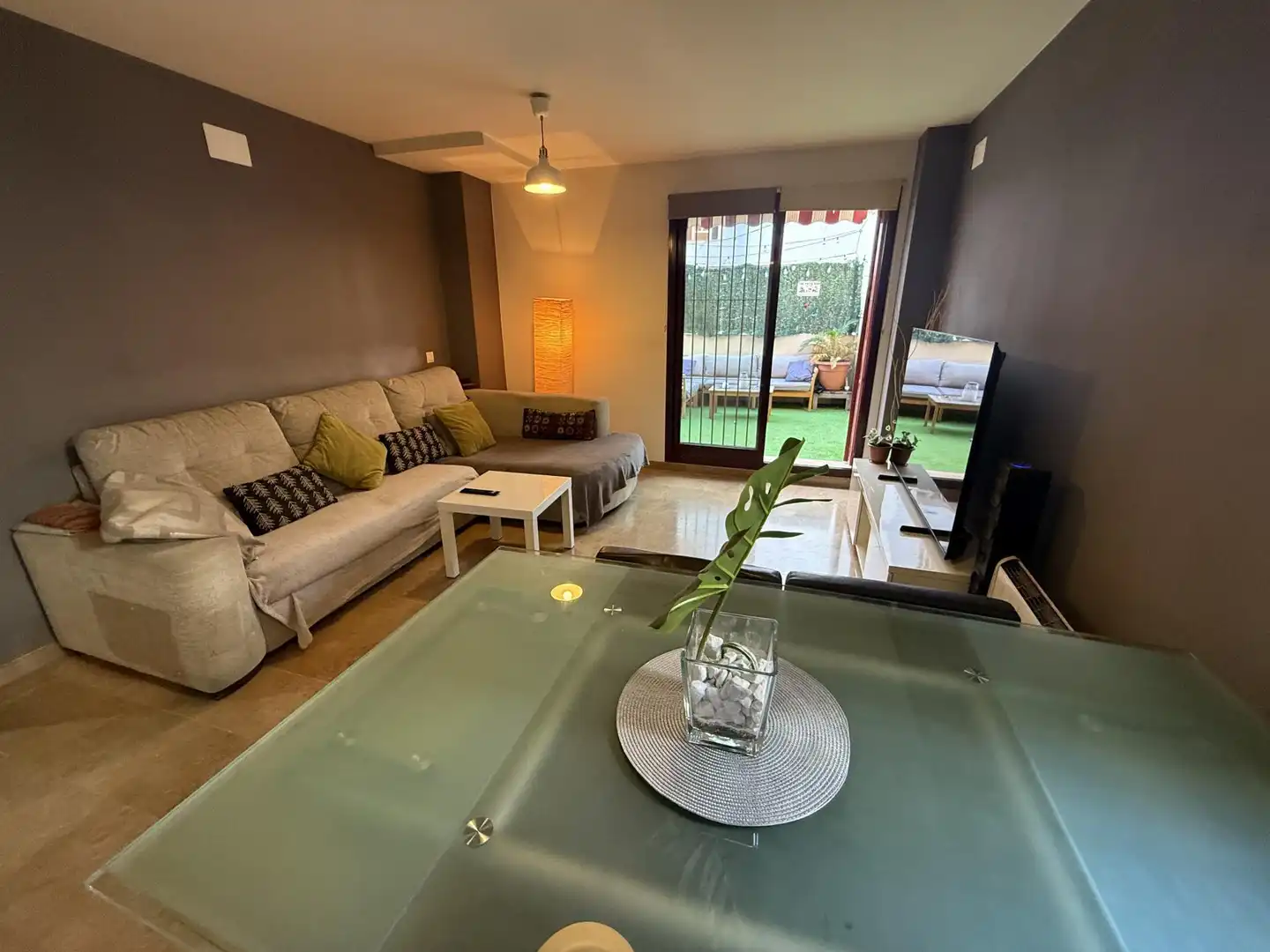 Piso en venta en Calle Montmatre, 9, Calvario Sala de estar de Piso en venta en Torremolinos con Jardín privado, Terraza y Piscina