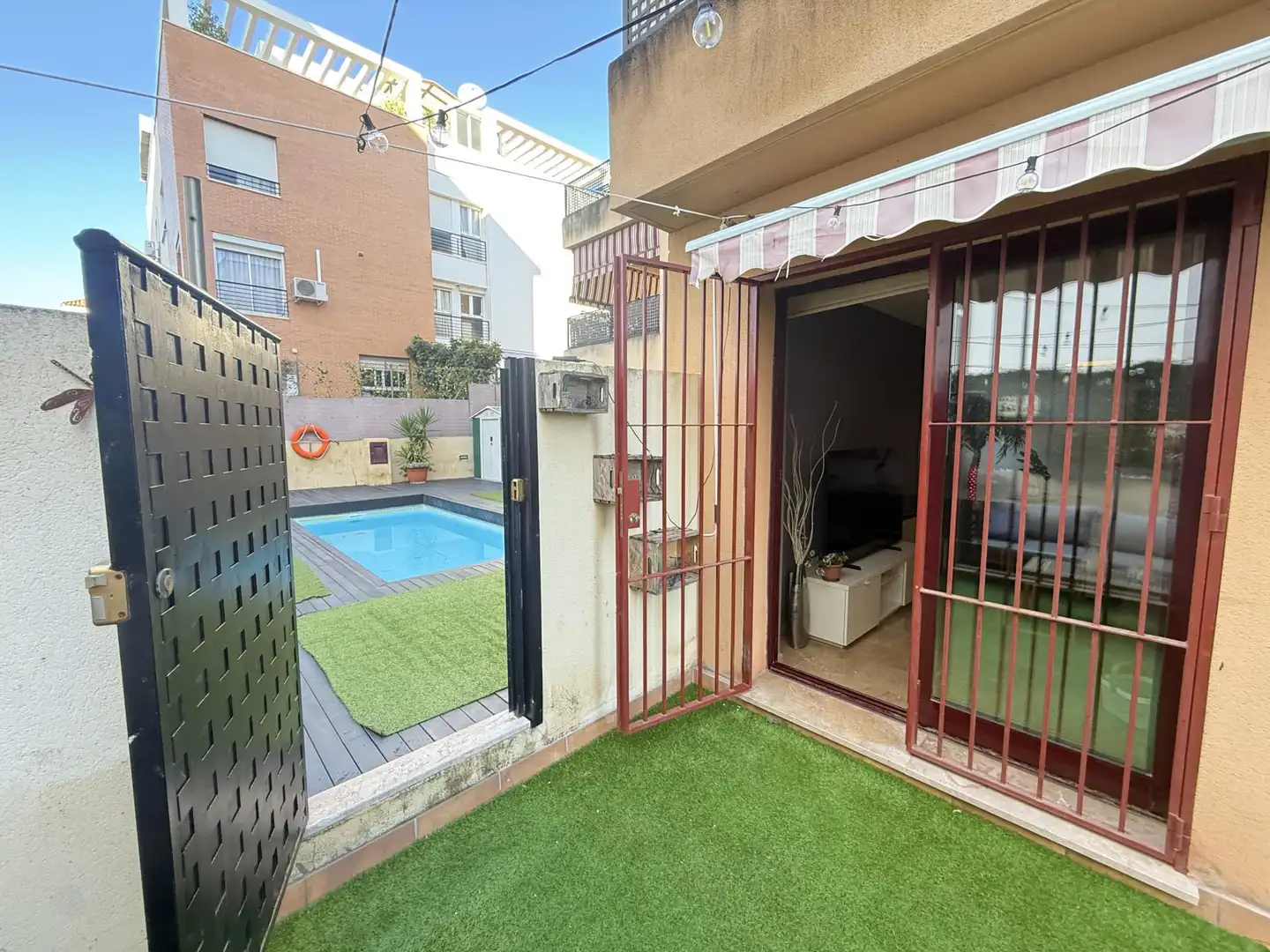 Piso en venta en Calle Montmatre, 9, Calvario Piscina de Piso en venta en Torremolinos con Jardín privado, Terraza y Piscina