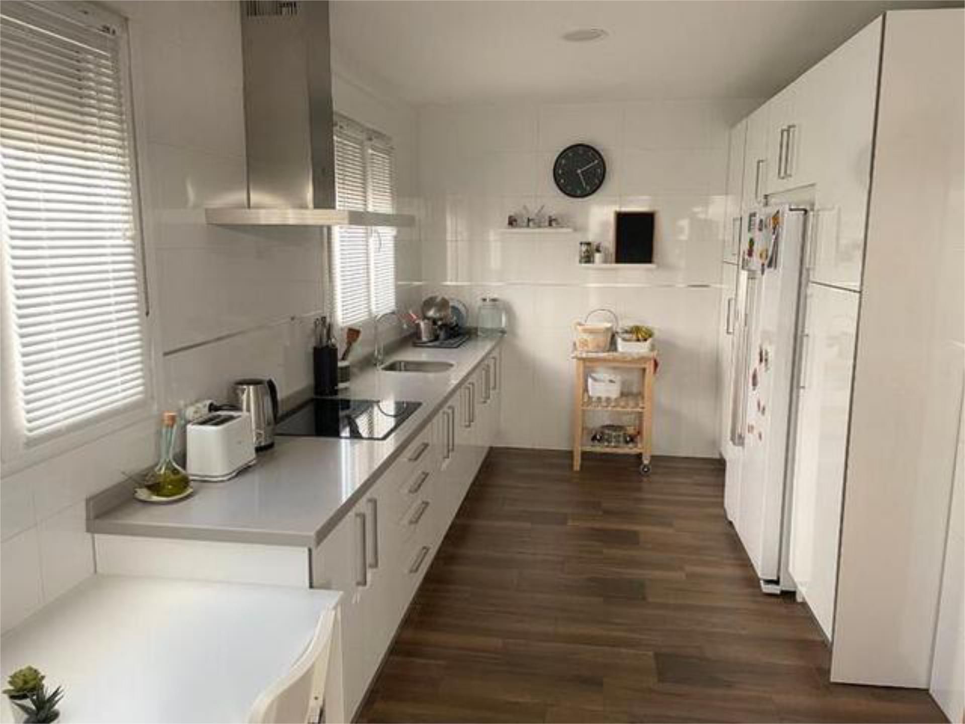 Cuina de Casa adosada en venda en Plasencia amb Terrassa