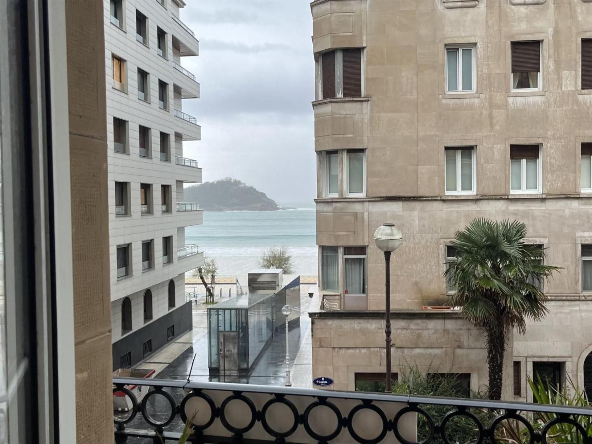 Pis de lloguer a Marina Kalea, 1, Área Romántica Vista exterior de Pis de lloguer en Donostia - San Sebastián amb Calefacció, Terrassa i Moblat