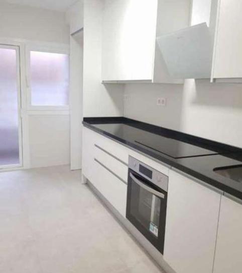 Piso de alquiler en Avenida Don Bosco, 21, Barrio de Zaidín, Granada Capital - imagen 2 Foto 2 de Piso de alquiler en Avenida Don Bosco, 21, Barrio de Zaidín, Granada Capital