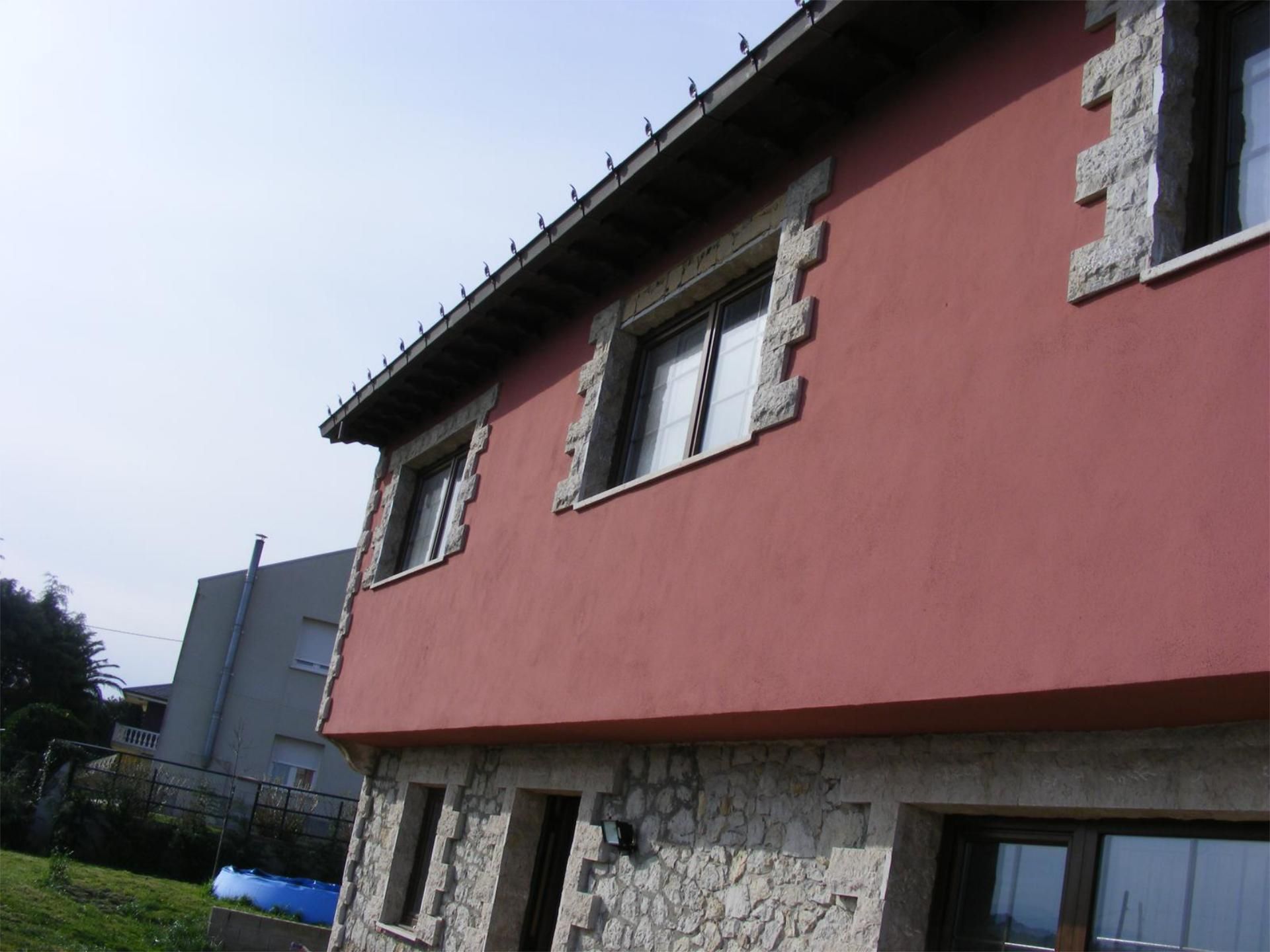 Vista exterior de Casa o xalet en venda en Marina de Cudeyo amb Terrassa, Piscina i Balcó