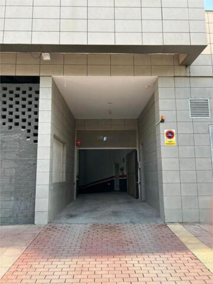 Garage to rent in Librilla