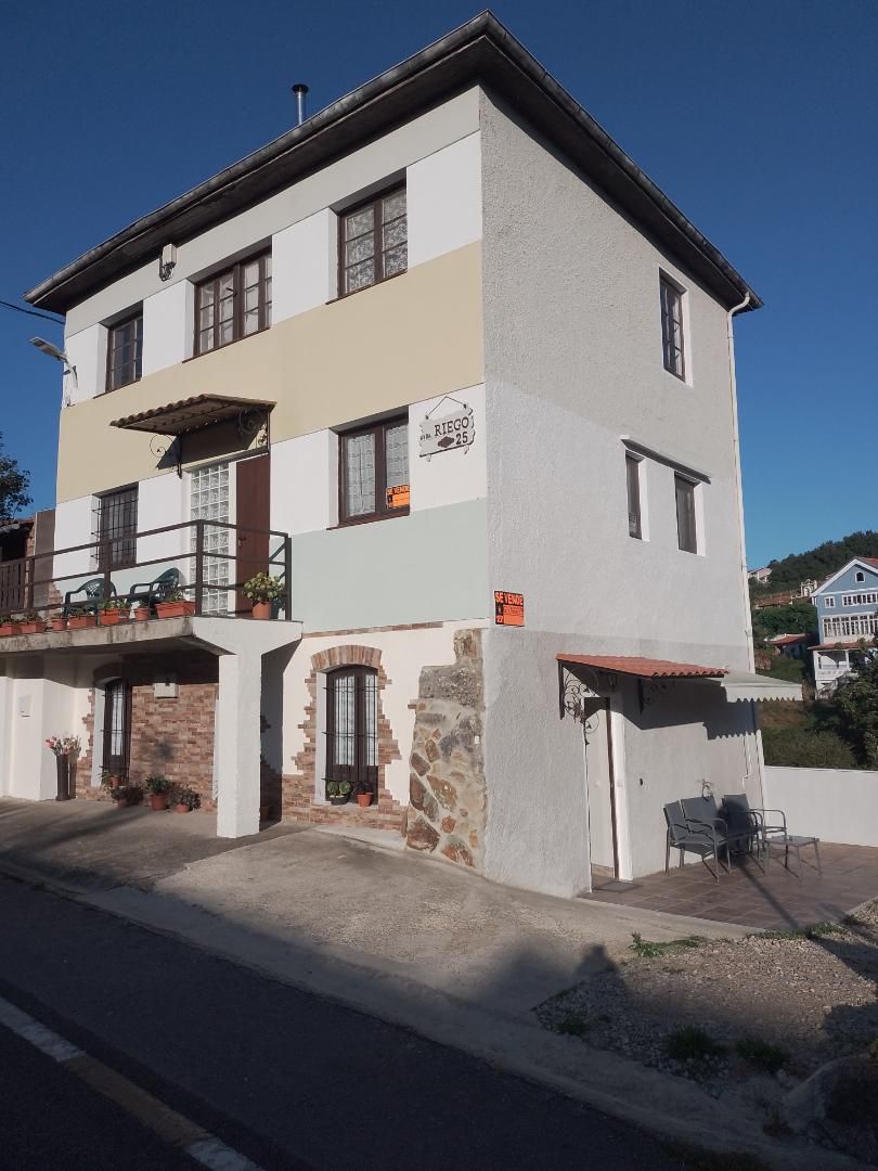 Vista exterior de Casa o xalet en venda en Muros de Nalón amb Calefacció, Jardí privat i Traster