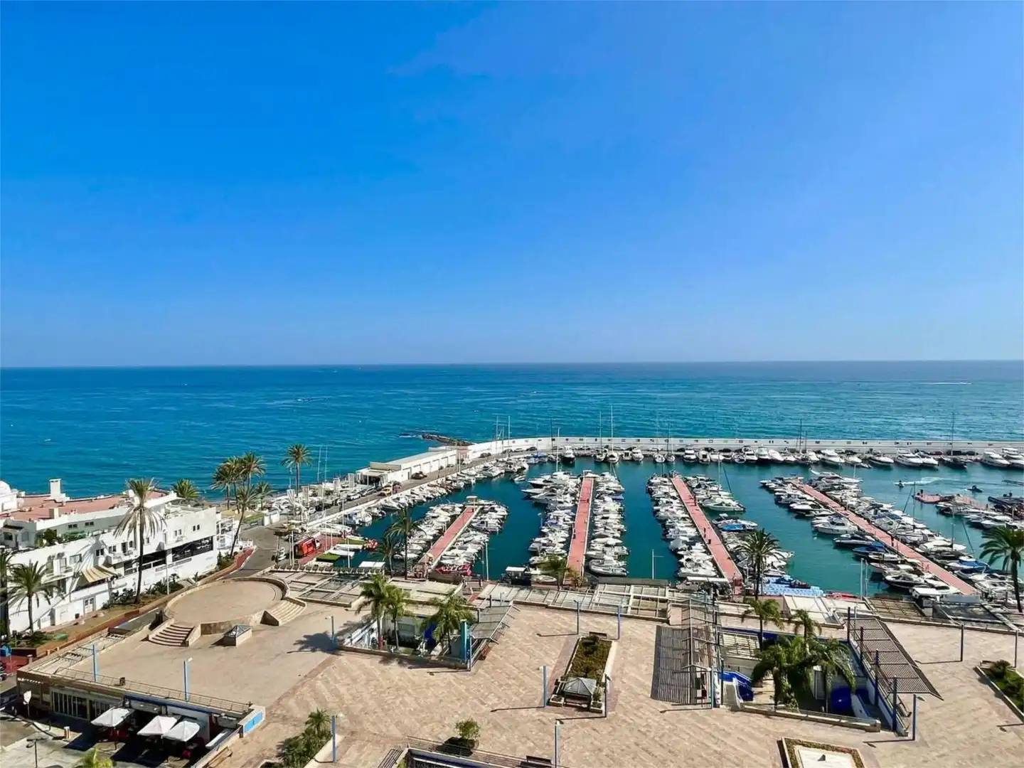 Vista exterior de Pis en venda en Marbella amb Aire condicionat, Calefacció i Terrassa