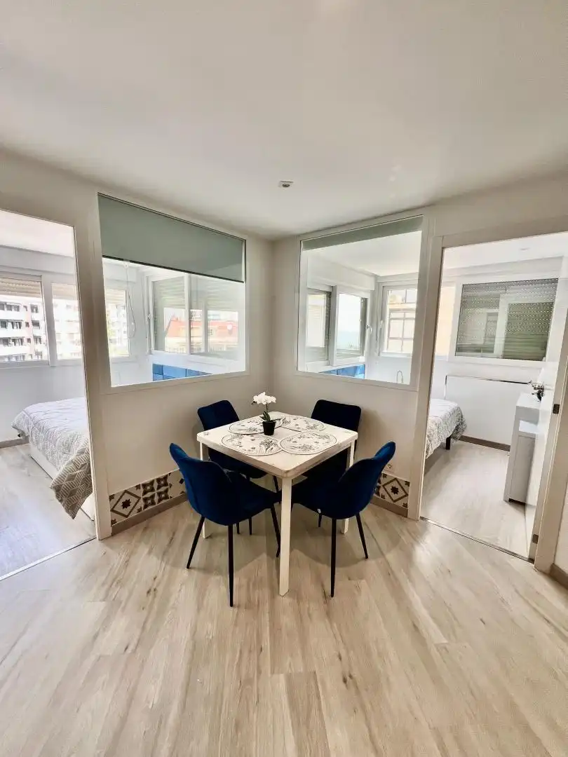 Flat for sale in Avenida Duque de Ahumada, 11, Playa Bajadilla - Puertos Dining room of Flat for sale in Marbella with Air Conditioner, Terrace and Swimming Pool